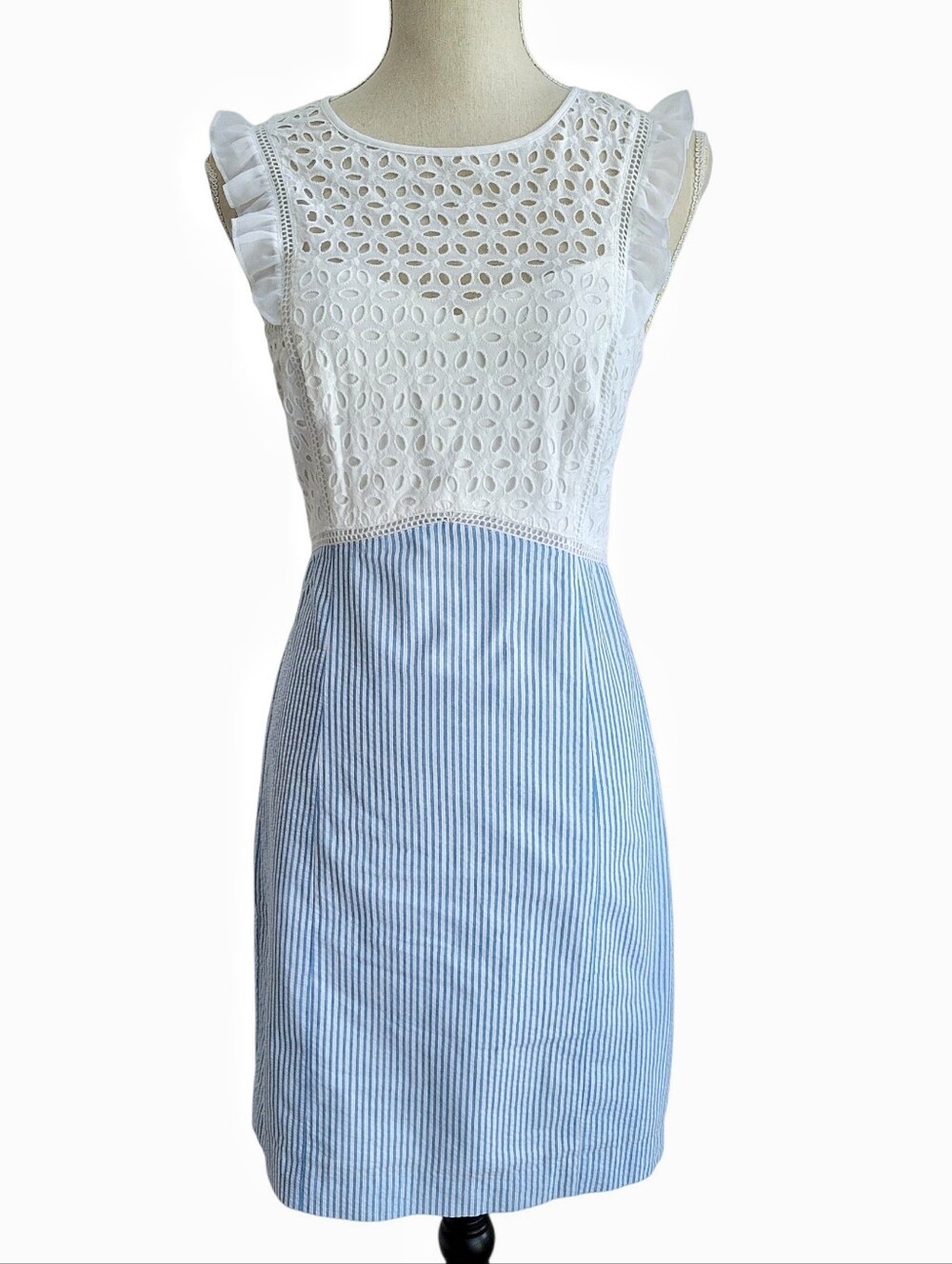 Lilly Pulitzer Maya Dress White Eyelet Blue Seersucker Ruffle Summer Size 2